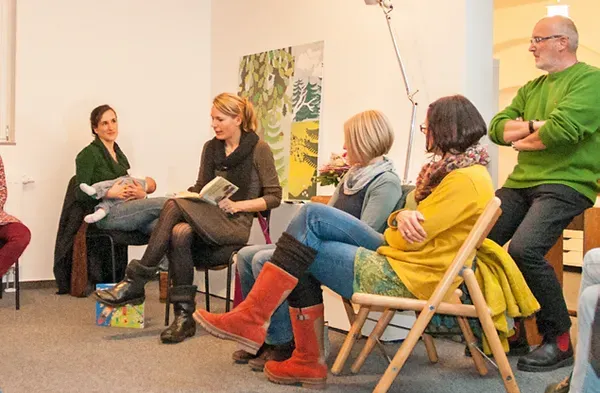 Elternrunde beim Gespräch