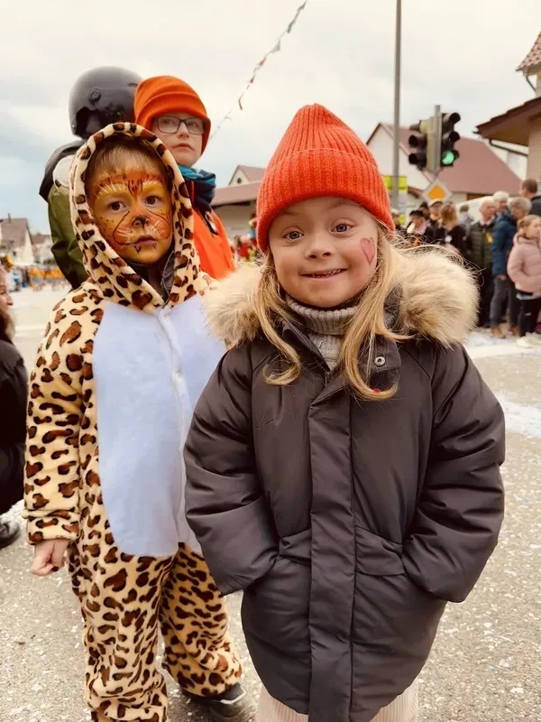 Kinder beim Fasching