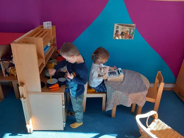 Kinder in der Spielecke